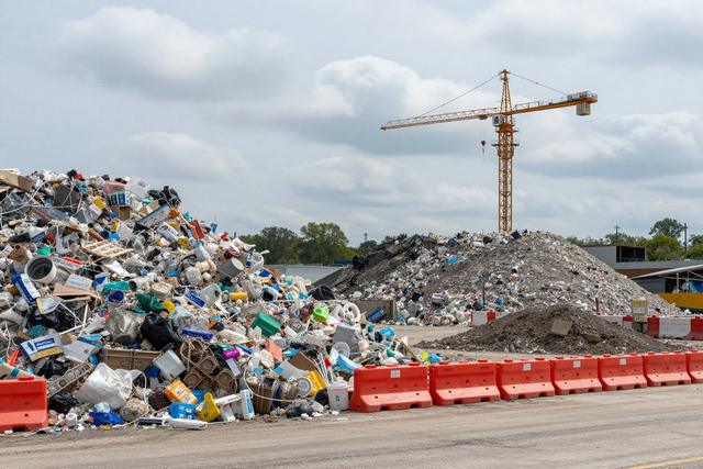 Quebec Authorizes Emergency Height Increase at Terrebonne Landfill