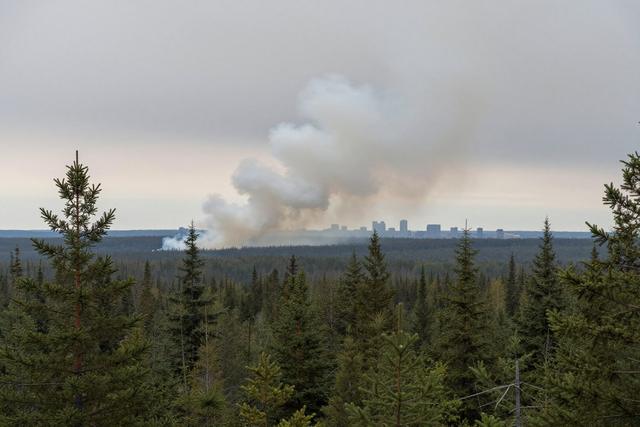 Quebec Prohibits Open‑Air Fires North of St. Lawrence