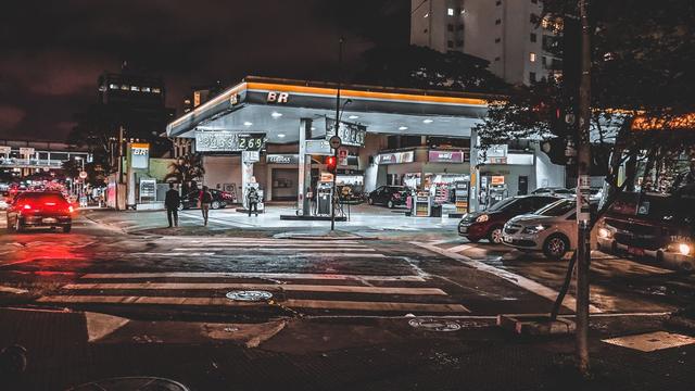 Jeep Crashes Into Bucktown Gas Station in ATM Theft Attempt