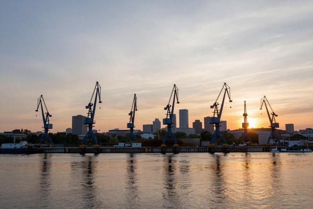 Construction Starts on $2.3 Billion Montreal Port Expansion