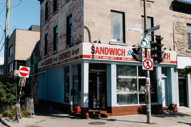 Man Stabbed in Plateau-Mont-Royal, Police Search for Suspect