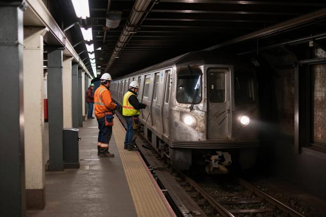 MTA Halts B Train Service for Emergency Repairs in Upper Manhattan