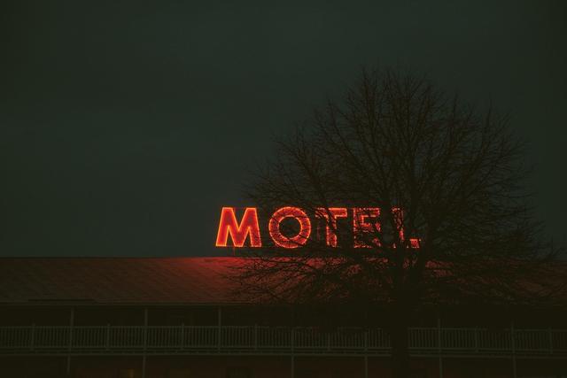 Former Windward Motel Reopens as Year‑Round Isla Motel
