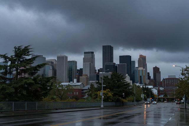 First Fall System Brings Rain and Wind to Seattle Weekend