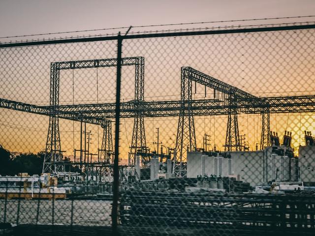 Truck crash cuts power to over 4,000 in Revere