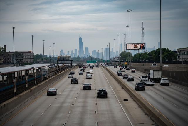One Hospitalized After Dan Ryan Expressway Crash