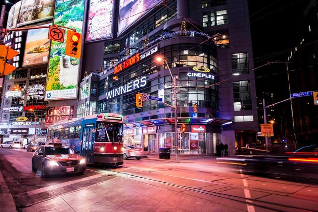 Police Probe Two Stabbings in Toronto Early Sunday