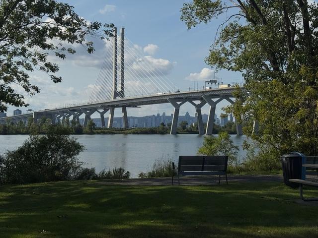 Lightning Strike Disrupts REM Service Near Champlain Bridge