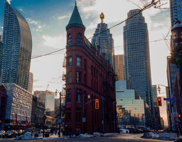 Suspicious Fire at Vacant Toronto Building Closes Highway Sections